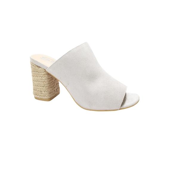 NEW SBICCA women's helena heeled sandal in ice suede - Picture 3 of 5